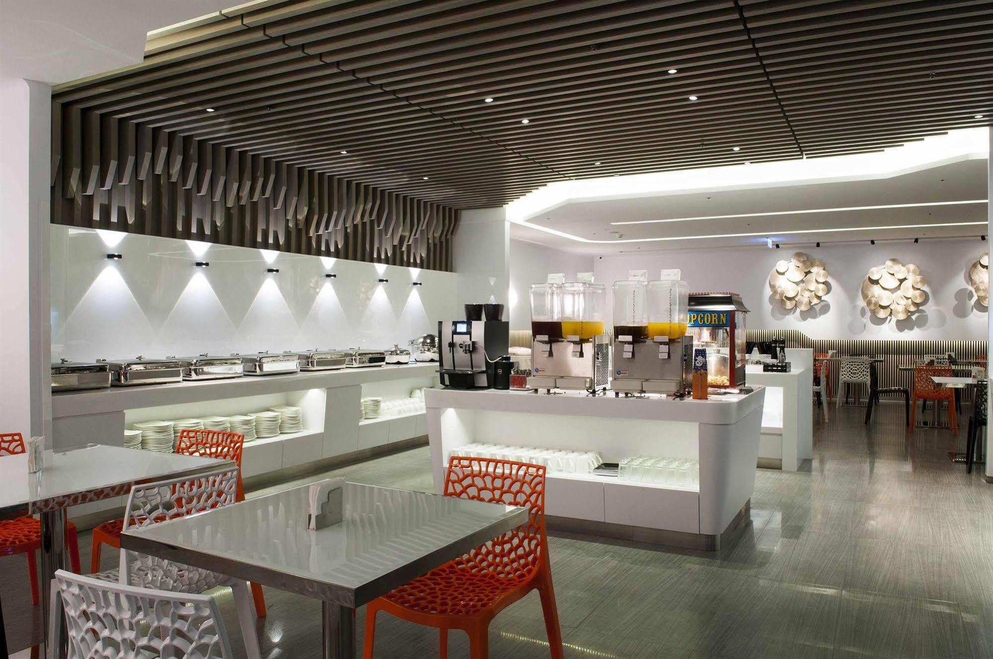 Royal Hotel Group- Central Park Branch Kaohsiung Extérieur photo